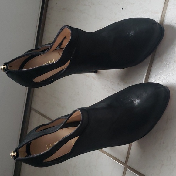 Fendi platform black booties... excellent.. Like new..size 37..authentic - Picture 6 of 9